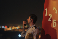 چترباز ۲۰ ساله در میان کابل های فشار قوی برق